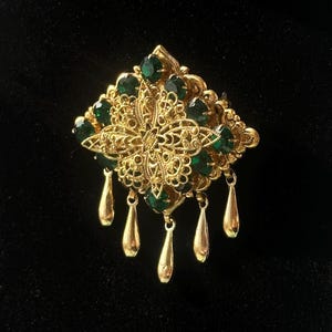 Vintage Czech brooch with green crystals perfect condition, unique diamond shape brooch cascade emerald glass Gold-Tone