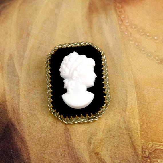 Broche Camée Art Déco Vintage - Buste De Femme En Résine Beige - État Impeccable