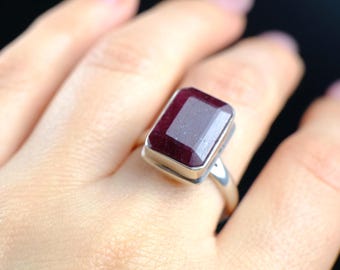 Anello vintage in argento sterling con rubino - Misura USA 8, anello con grandi rubini naturali rettangolari