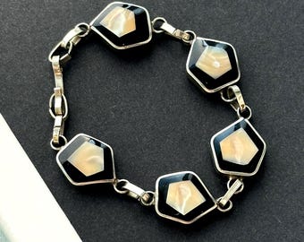 Vintage Perlmutt-Armband: Schwarzes Harz, silberfarbene fünfeckige Glieder