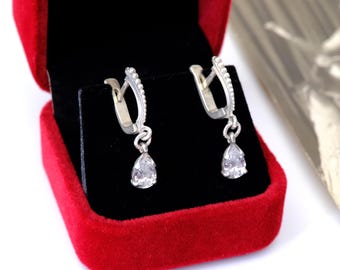 Vintage-Ohrringe aus Sterlingsilber, 925er-Punze (Ukraine), tropfenförmige Anhänger mit birnenförmigem Zirkonia, tropfenförmiger Klappverschluss, Brautschmuck für Damen