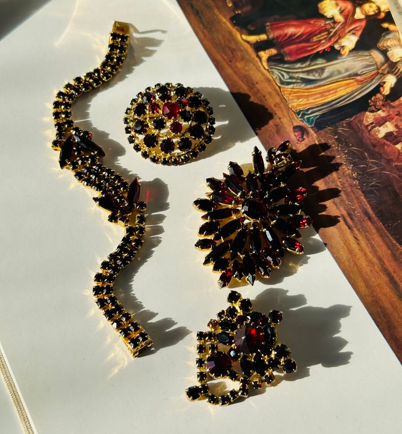 Vintage Pendant, Bracelet and Brooches, Czech jewelry Garnet glass, red crystals zdjęcie 2