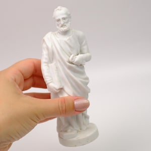 Vintage Porcelain statuette of St. Peter with the keys to paradise, St. Peter Religious Statue, Catholic Saint Peter Figurine 5.7&quot;