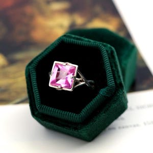 Rubin Vintage Sterling Silber Ring, Ring mit quadratischen großen Rubin rosa Korund im Art-Deco-Stil, Ukrainischer Silberring gestempelt