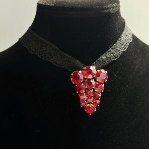 ガーネットガラスのヴィンテージペンダント、チェコガラスのヴィンテージブローチペンダントとネックレス
