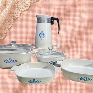 Vintage jaren 80 speelgoedpannenset blauwe korenbloemstijl 8-delige pannendeksels koffiepot