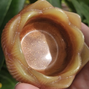 Medium-large Lotus Tealight Holder