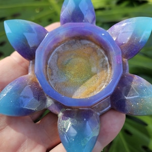 Medium-sized Lotus Tealight Holder
