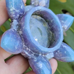 Medium-sized Lotus Tealight Holder
