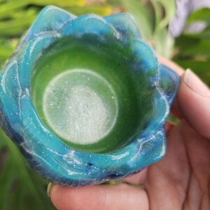 Medium-large Lotus Tealight Holder