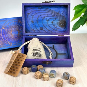 Juego de dados de adivinación del zodíaco: dados de oráculo celestial hechos a mano en madera para tarot y rituales.