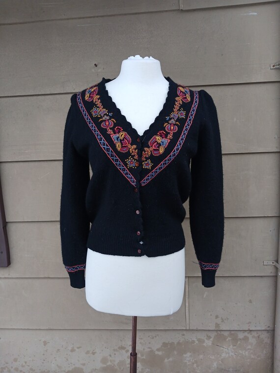 Vintage embroidered floral button down cardigan 50