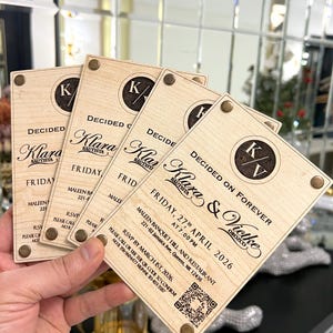 Rustieke huwelijksuitnodiging echt hout | 4 x 6 inch berk lasergesneden gegraveerd | Gratis kraft-enveloppen QR-code