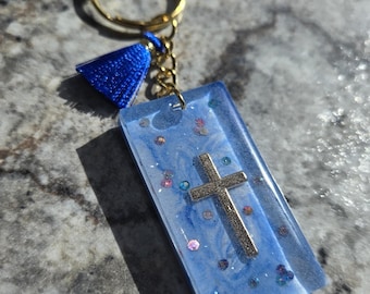 Llavero de resina con la Cruz Azul / Regalo cristiano hecho a mano, dije inspirado en la fe, etiqueta para bolso o mochila, adorno religioso para calcetines navideños