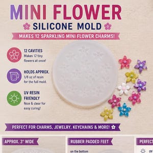 Op de afbeelding: Een ronde, doorschijnende siliconen mal met 12 bloemvormige holtes voor knutselwerk. De mal is 7,62 cm breed en heeft rubberen voetjes. Inclusief kleurrijke hars bloembedels, elk 1,27 cm breed en 0,32 cm dik.