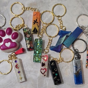 Coleção de Chaveiros de Resina com Letra I | Chaveiros com Inicial Personalizada | Sunset Beach, Candy Sprinkles, Galaxy, Pawprint e Mais