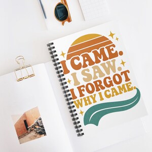 Vintage retro spiraalnotitieboekje - gelinieerd, grappig dagboek voor multitaskende moeders en overwerkte leraren, perfect cadeau voor millennials van generatie X.
