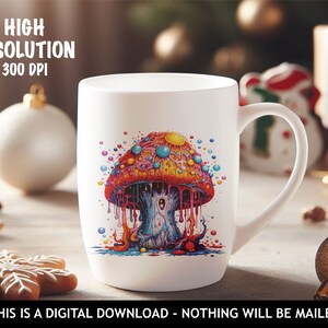 Peut inclure: Une tasse en c&eacute;ramique blanche avec un motif de champignon psych&eacute;d&eacute;lique color&eacute;. Le champignon est recouvert d'un liquide color&eacute; et a un sommet jaune avec des taches bleues et rouges. La tasse a une poign&eacute;e blanche.