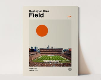 Puede incluir: Una ilustración de estilo retro del Huntington Bank Field en Columbus, Ohio. La imagen presenta un gran círculo naranja, una foto del estadio y el texto "Huntington Bank Field / OH". El texto "Inaugurado / 1999 Capacidad / 67.431" también está incluido.