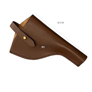 May include: A brown leather holster with a handle and a gold-colored button closure. The holster is approximately 8.6 inches long. The word "BORDO" is printed on the holster.