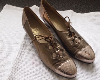 Space age gold 1970s shoes by Jonasen  made in USA