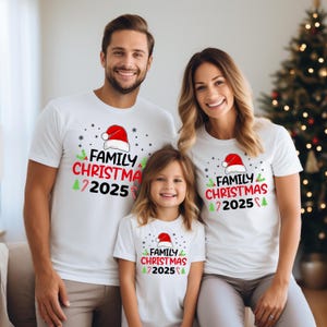 ファミリークリスマス2025シャツ、クリスマスファミリーお揃い衣装、クリスマスファミリーパジャマシャツ、ホリデーファミリーアパレル、クリスマスギフトシャツ