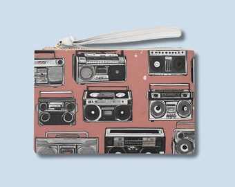 Vintage Boombox bolso clutch de cuero vegano, bolso de mano de los años 90, bolso nostálgico, lindo bolso de maquillaje, bolsa de accesorios, regalo para niños de los 90