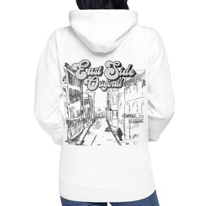 East Side Original, sweat à capuche premium unisexe coton héritage, fierté de la ville natale, oeuvre d'art originale au fusain, scène de rue du centre-ville historique