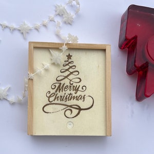 Set mit 2 Tischspielen: Französische Karten und Würfel in Naturholzbox, Weihnachtsgeschenk, Spielkartenset, Merry Christmas