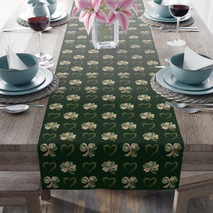 Table Runner, Shamrocks and Hearts Table Runner, St. Patrick&#39;s Day Decor, Irish Home Decor, Dining Table Cloth, Irish Gift, Dining Decor