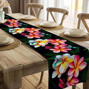 Tropischer Tischläufer, Plumerias und Bienenfresser, Tischläufer, Küchendekoration, Hochzeitsgeschenk, Esszimmer Tischläufer, Tropical Home Decor,
