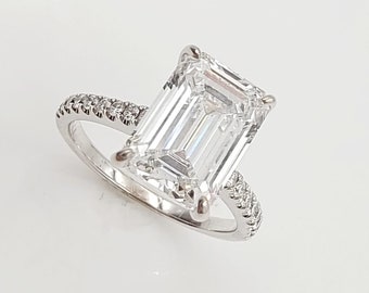 18k White Gold Engagement Ring With Lab Grown Center