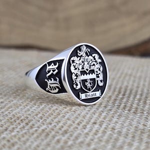 Custom Coat of Arms Ring / Family Crest Signet Ring / Engraved Heraldic Jewelry / Silver Shield Ring / Personalized Ancestry Ring