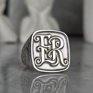 Anpassad monogramsignetring, personlig initialring för män, djupt graverad silverring, vintage-stil lillfingring, present till honom, handgjord