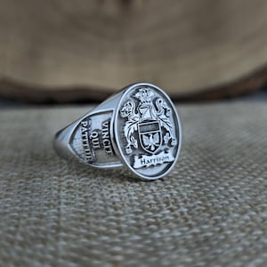 Family Crest Ring / Custom Coat of Arms Ring / Heraldic Signet Ring / Engraved Silver Ring / Noble Ancestry Jewelry