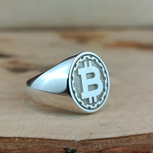 Bitcoin Ring aus Sterlingsilber mit mutigem Krypto-Symbol, von der Blockkette inspiriertes Design, einzigartiges minimales Statement