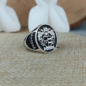Coat of Arms Ring / Custom Family Crest Jewelry / Heraldic Signet Ring / Engraved Silver Shield Ring / Medieval Style Men&#39;s Ring