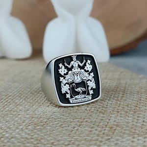 Square Crest Ring / Custom Coat of Arms Ring / Heraldic Signet Jewelry / Silver Shield Ring for Men / Engraved Medieval Style Ring