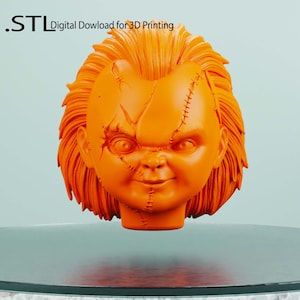 Könnte beinhalten: Orangefarbenes 3D-gedrucktes Modell eines Puppenkopfes mit genähten Nähten und einem verschmitzten Grinsen. Der Kopf ist mit einer stacheligen orangefarbenen Frisur gestaltet.  .STL Digitaler Download zum 3D-Druck