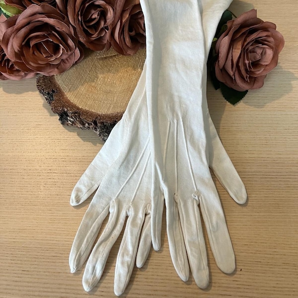 Beaux gants longs vintage blancs des années 40 | Vieux gants antiques français de mariage | Mode élégante chic Mid-Century | Gants d'opéra/de costume