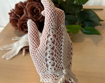 Vintage Gloves Lace White | Wedding Mid-Century | Pristine Antique Old Gloves | Fall Gloves | Chic Embroidered Fashion Fishnet