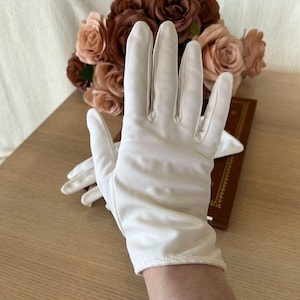 Elegant Vintage Gloves White 1940s 1950s 1960s | Wedding French Antique Gloves | Fashion | Costume | Bridal | V wrist