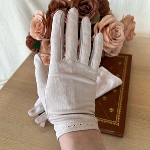 Elegant Vintage Gloves off - white / Grey  1950s 1960s 1970s | Wedding French Antique Gloves | Fashion | Costume | Bridal | Gant Neyret