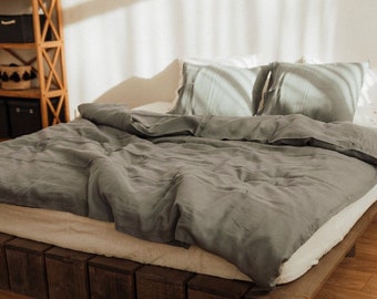 Linen bedding set with coconut buttons | Duvet cover + 2 pillowcases. Queen size, king size, twin size.