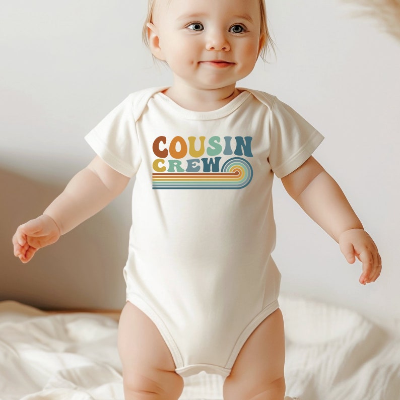 Cousin Crew Onesie®, grenouillère naturelle cousine rétro, cadeau pour cousine body bébé, body bébé cousine crew, cadeau cousin crew grenouillère®, image 5