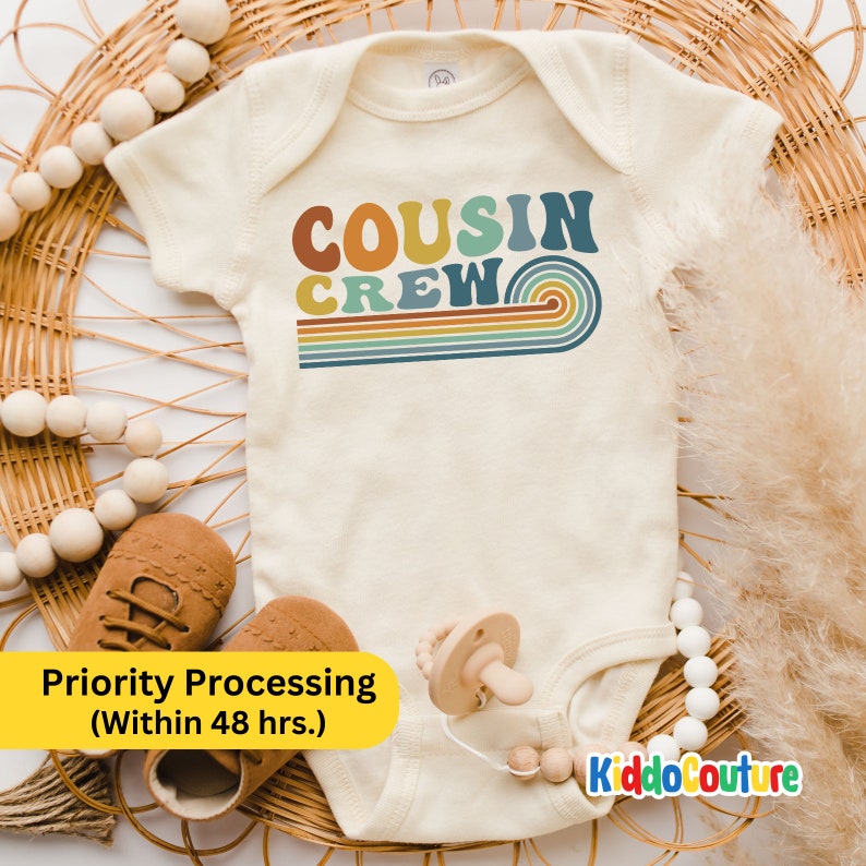 Cousin Crew Onesie®, grenouillère naturelle cousine rétro, cadeau pour cousine body bébé, body bébé cousine crew, cadeau cousin crew grenouillère®, image 1