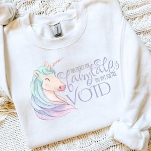 Trop féroce pour les contes de fées, trop doux pour le vide PNG | Conception esthétique de sublimation de licorne | Clipart fantastique | Graphique de chemise avec citation pastel