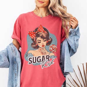 Retro Pin-Up Girl T-Shirt Comfort Colors Pin-Up Shirt Aesthetic Girl Shirt Vintage Pin-Up Girl T Shirt 1940s Pin-Up Lollipop Clothing