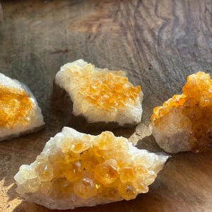 Citrine Stufe, Kristalle, Metaphysisch, Sammlerstück, Heilstein, Altarbedarf, Edelsteine, Geoden, Kristall Stufe, Geschenk, Dekor