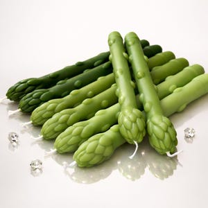 Handgemaakte kaars met asperges en sojawas: lentecadeau
